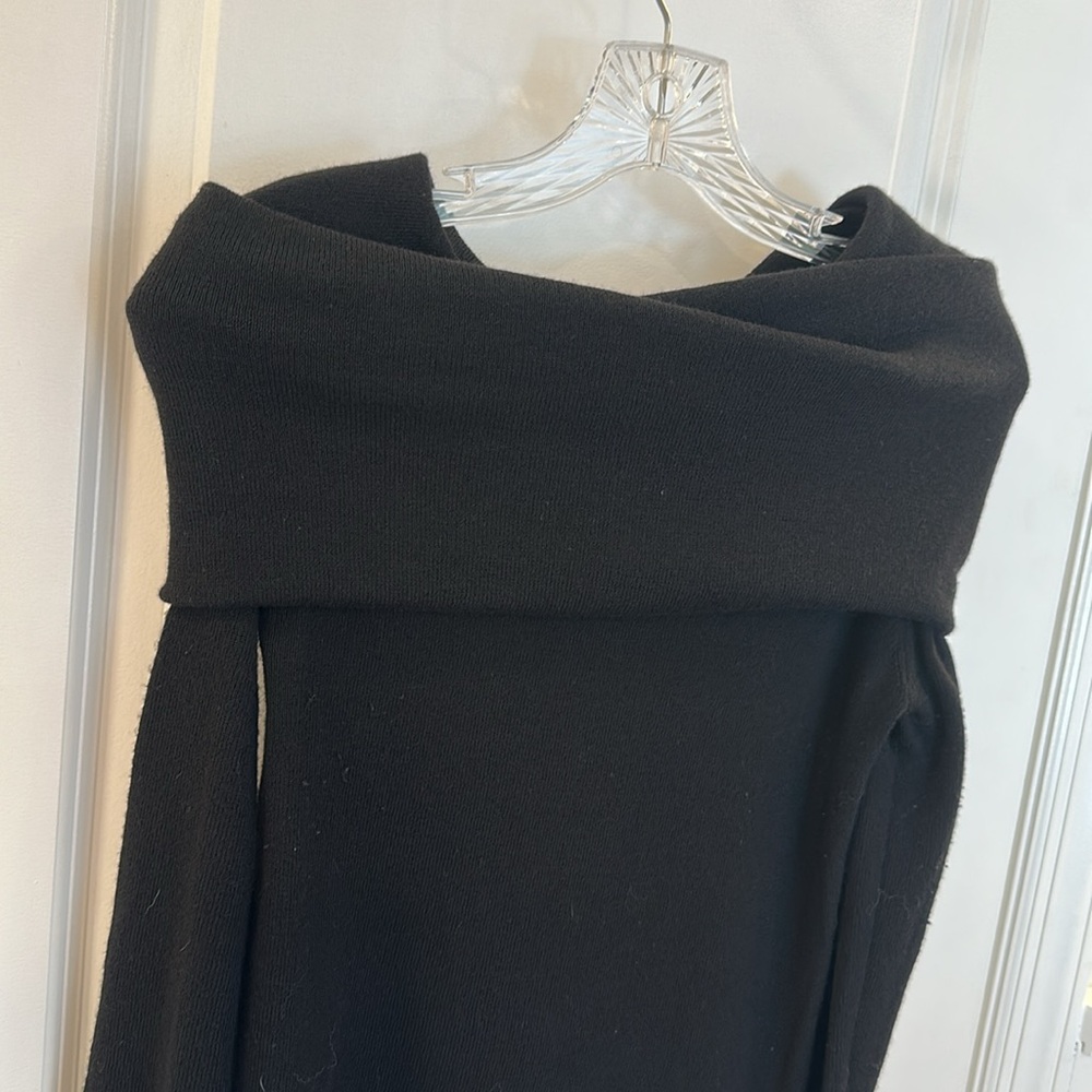 Great condition! Zara long sleeve, black, off the shoulder sweater Sz. M